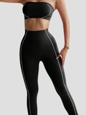 Women's High-Rise Black Leggings with Contrast Seams